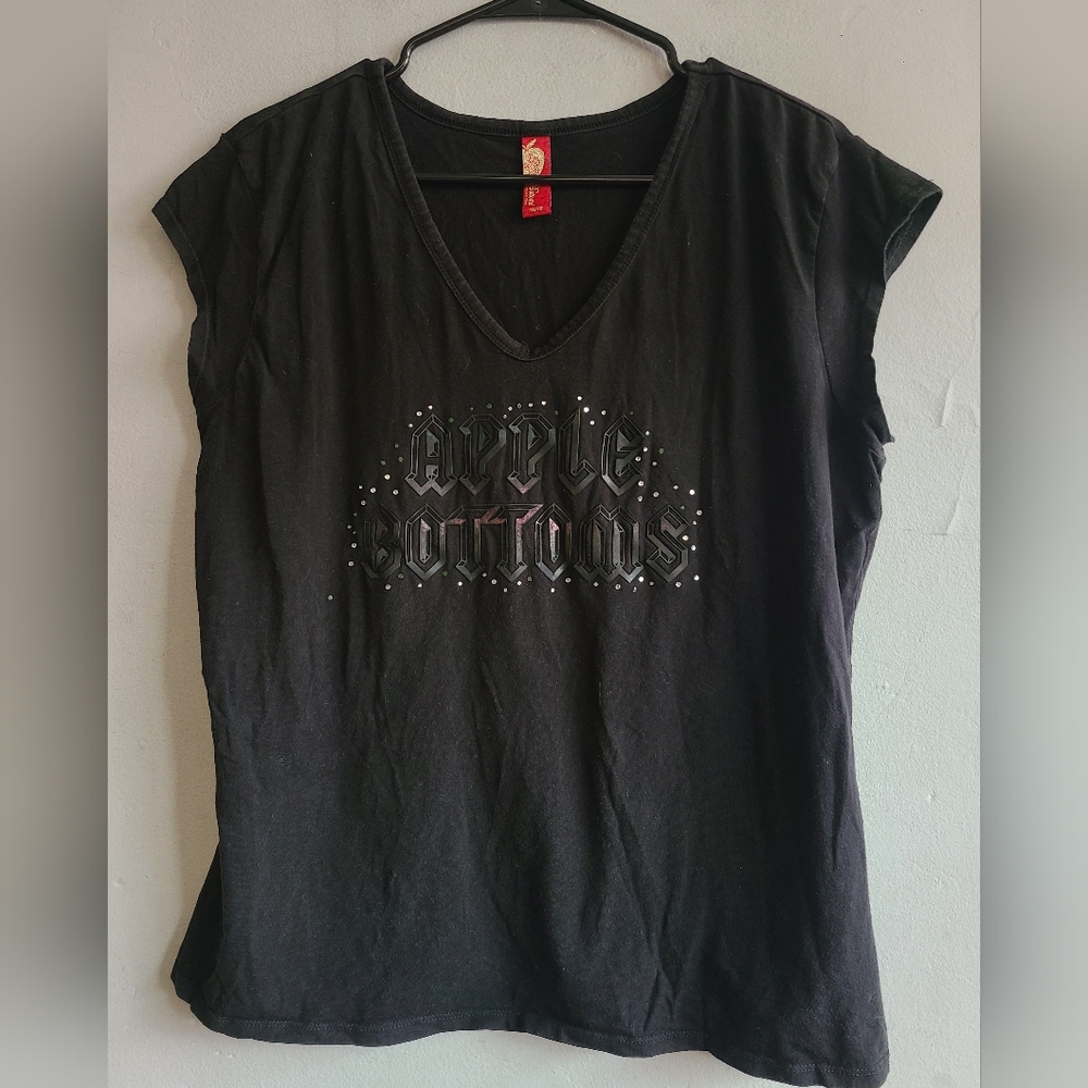 Women's 1X XL black Apple Bottoms jeans tee t-shirt v-neck holographic logo Y2K